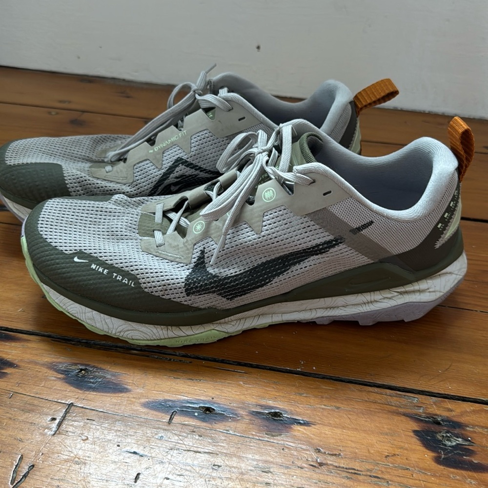 Nike Gray and Green Athletic Shoes with Supportive Midsole